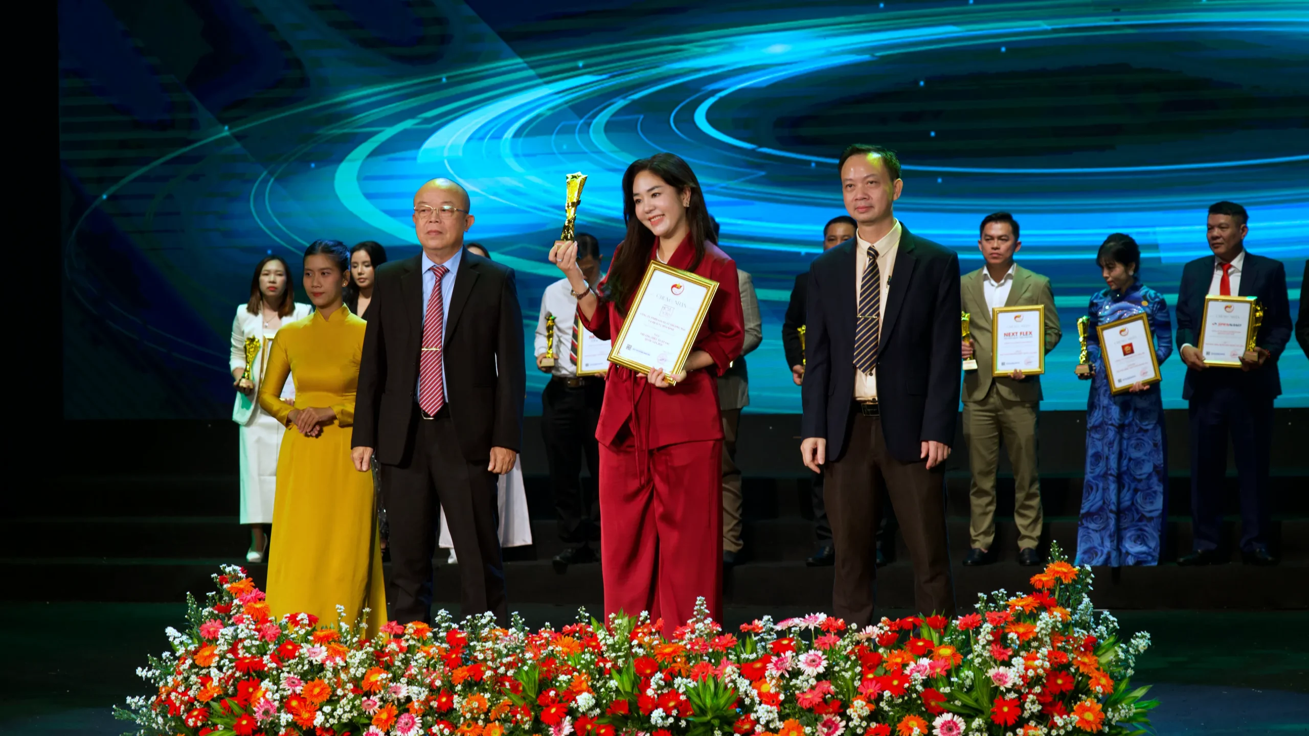 Danh hiệu Top 10 Thương Hiệu Xuất Sắc Quốc Gia 2026 đánh dấu một cột mốc mới trong hành trình gần 20 năm phát triển của Hoa Xinh Group.